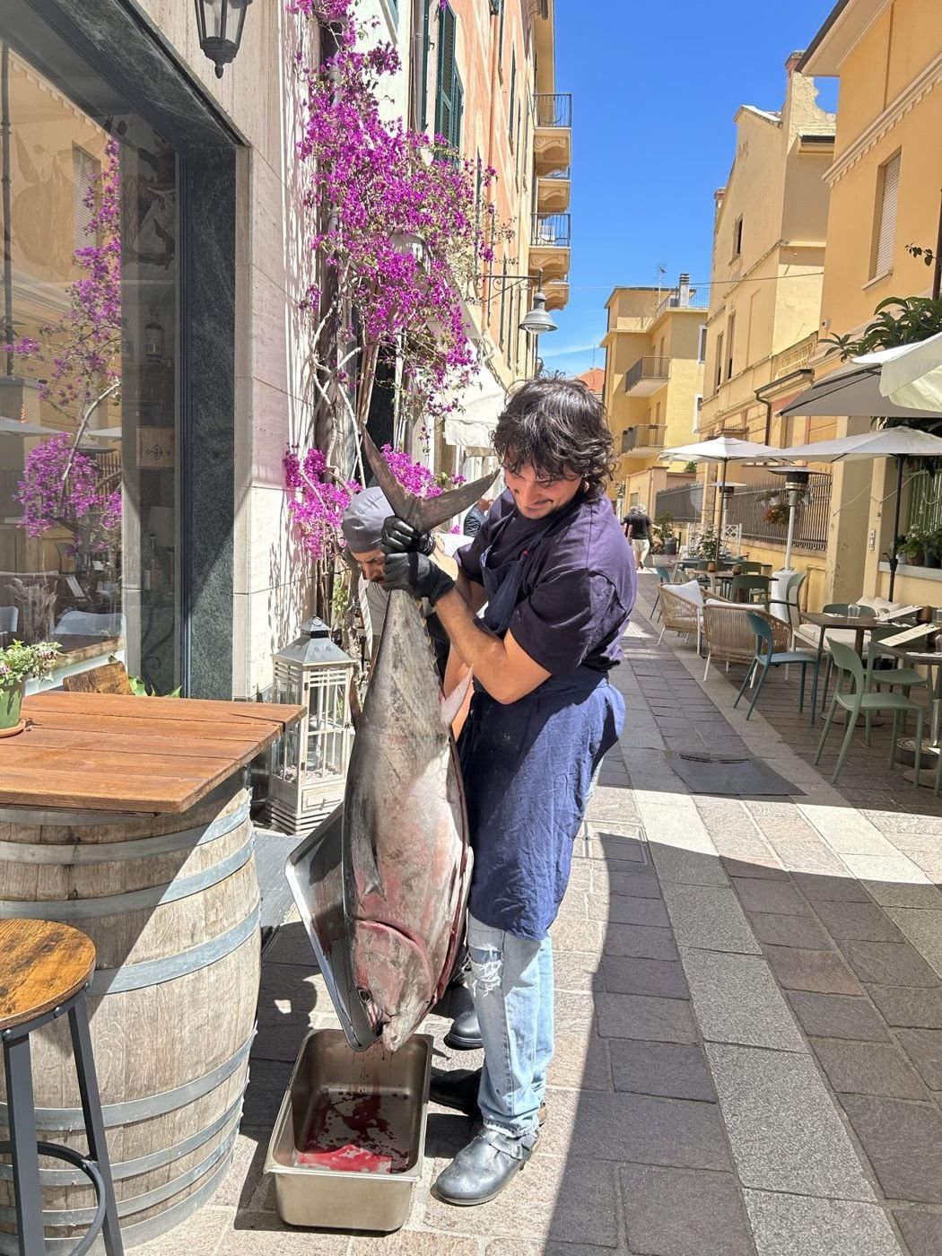 Carrying a whole bluefin tuna through the alley